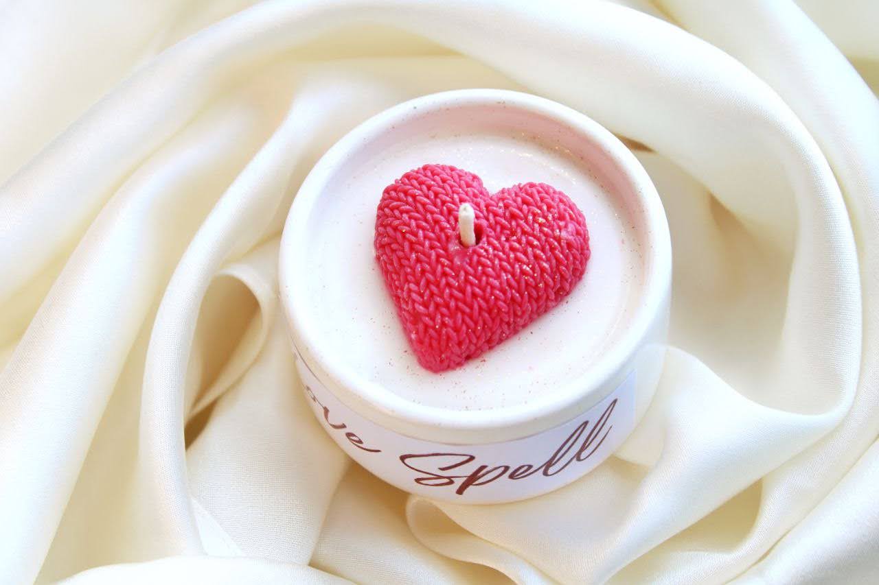 Свічка у гіпсовому кашпо “Love Spell”